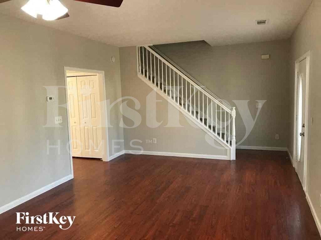 182 Prescott Ct - Photo 3 of 16
