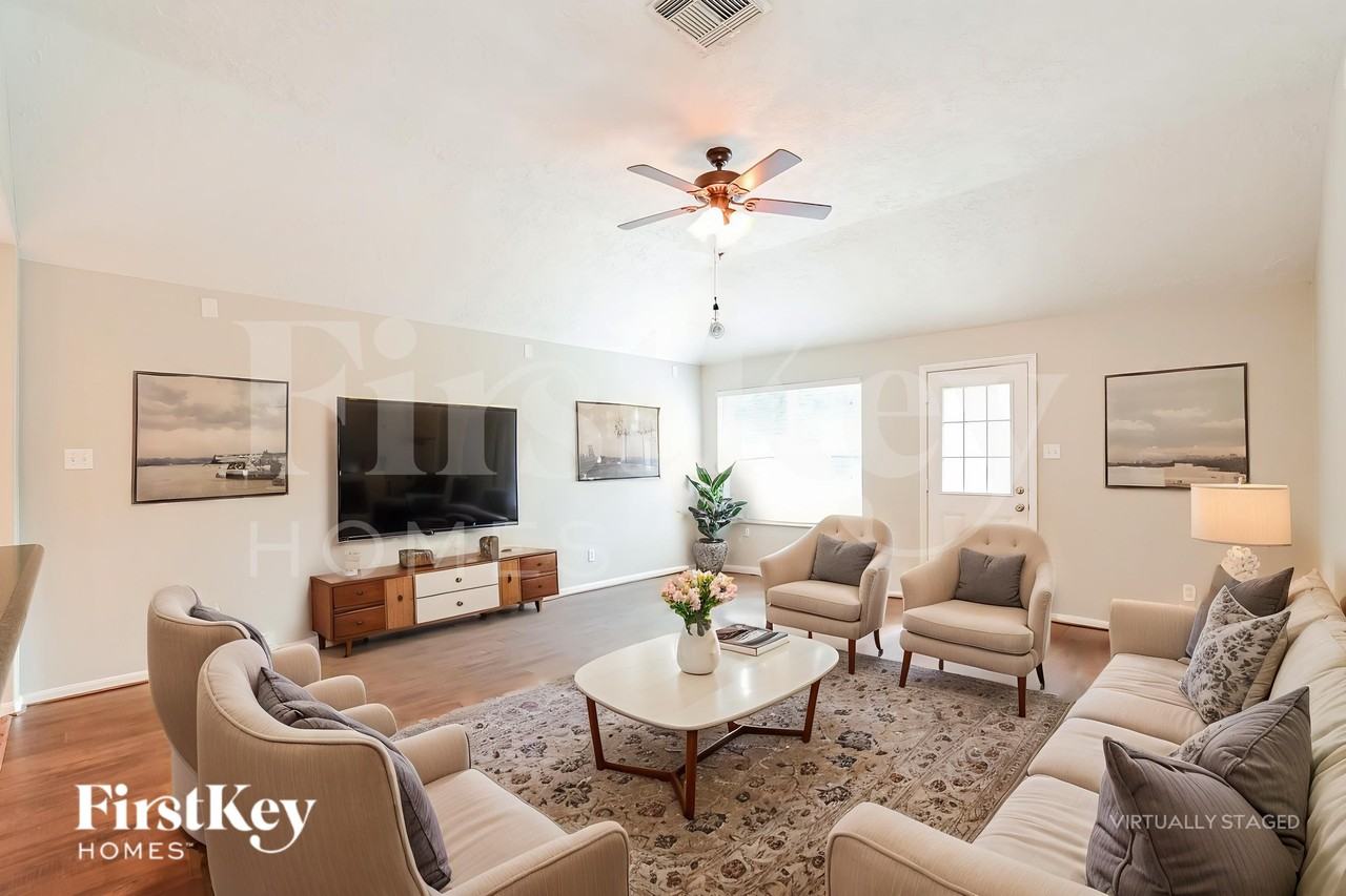 11931 Belle Ct - Photo 4 of 20
