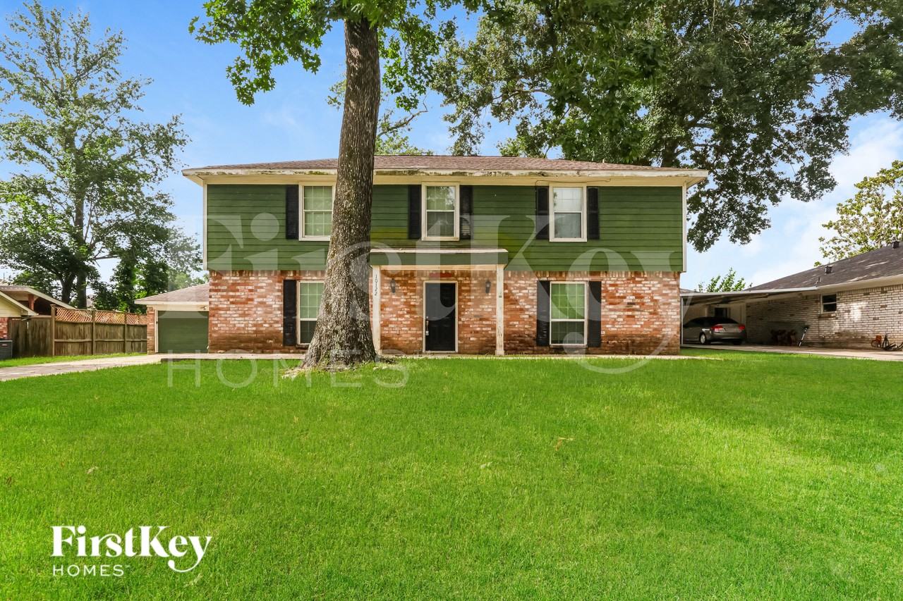 10122 Woodhollow Dr