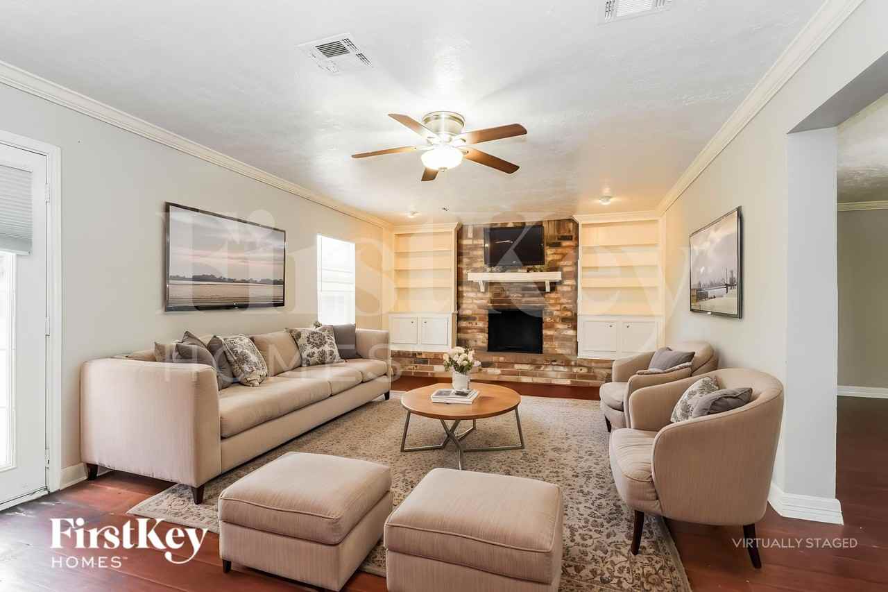10122 Woodhollow Dr - Photo 4 of 20