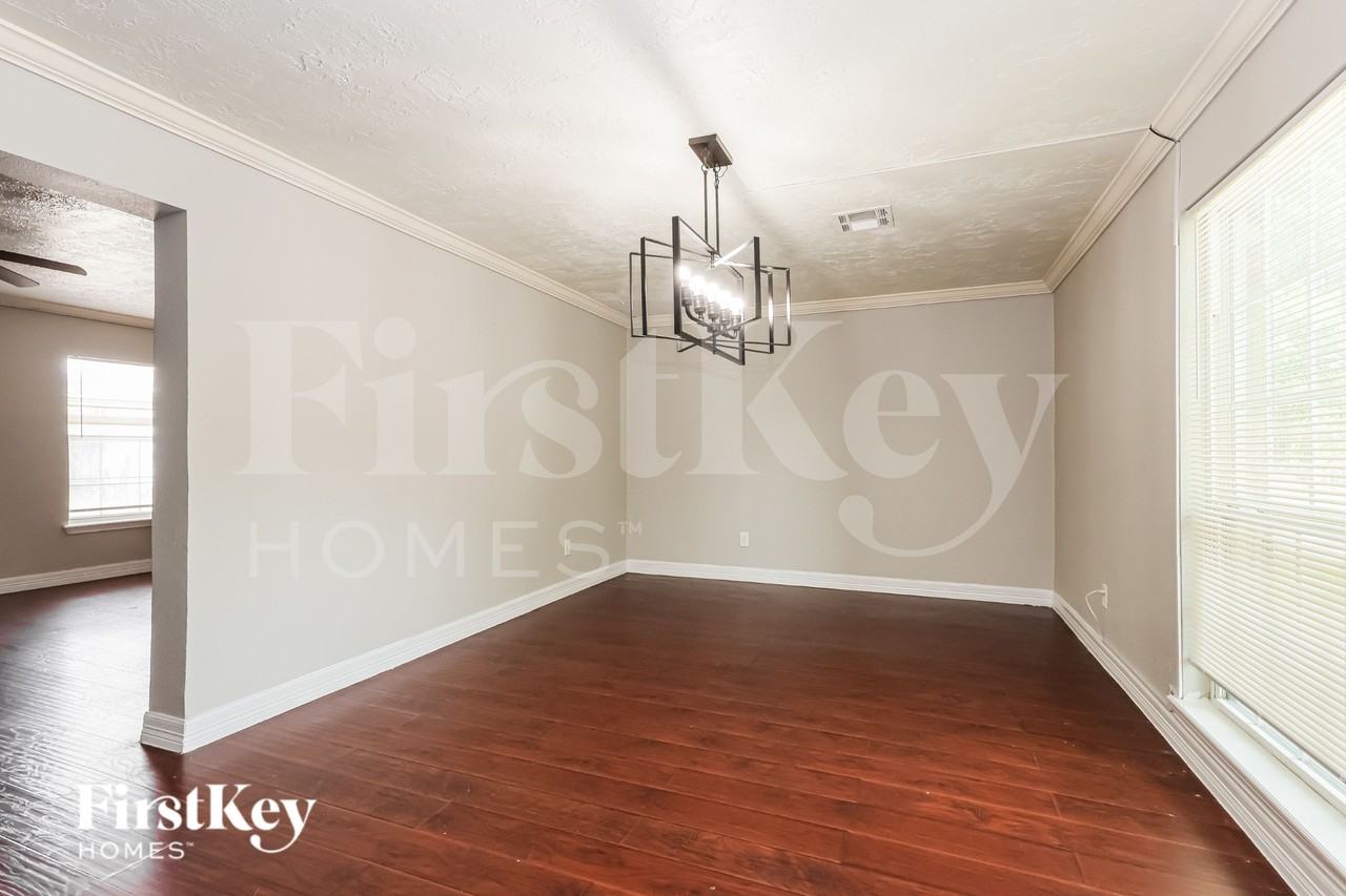 10122 Woodhollow Dr - Photo 6 of 20