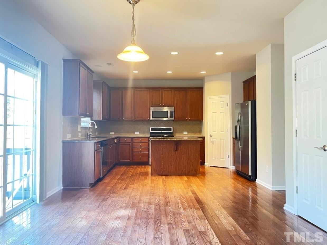 1209 Justice Walk Ave - Photo 4 of 22