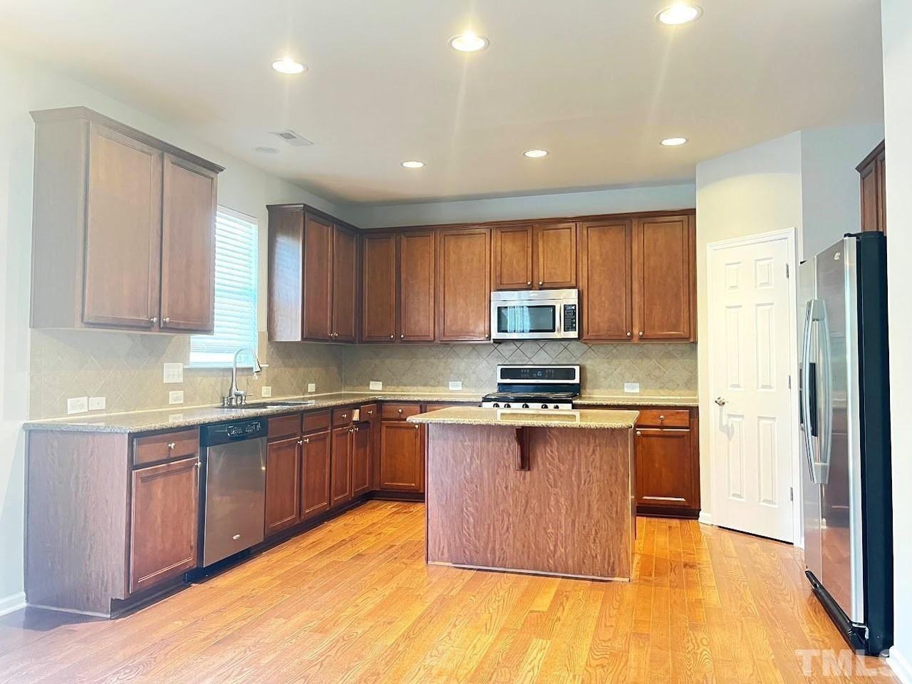1209 Justice Walk Ave - Photo 5 of 22
