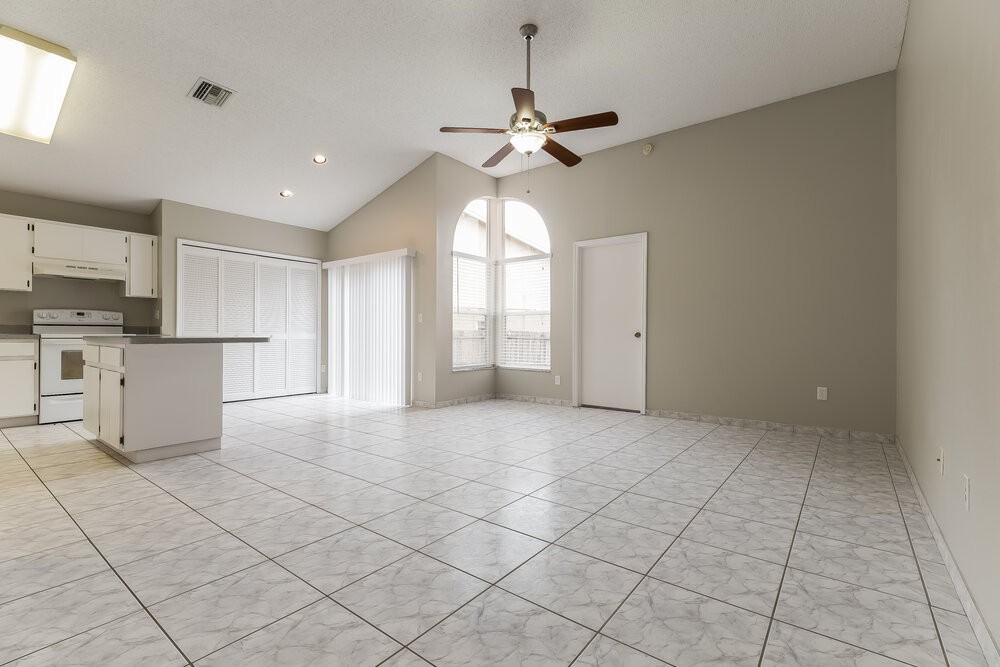 8853 Parliament Ct - Photo 5 of 15
