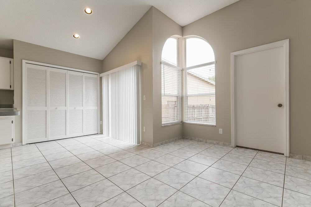 8853 Parliament Ct - Photo 7 of 15