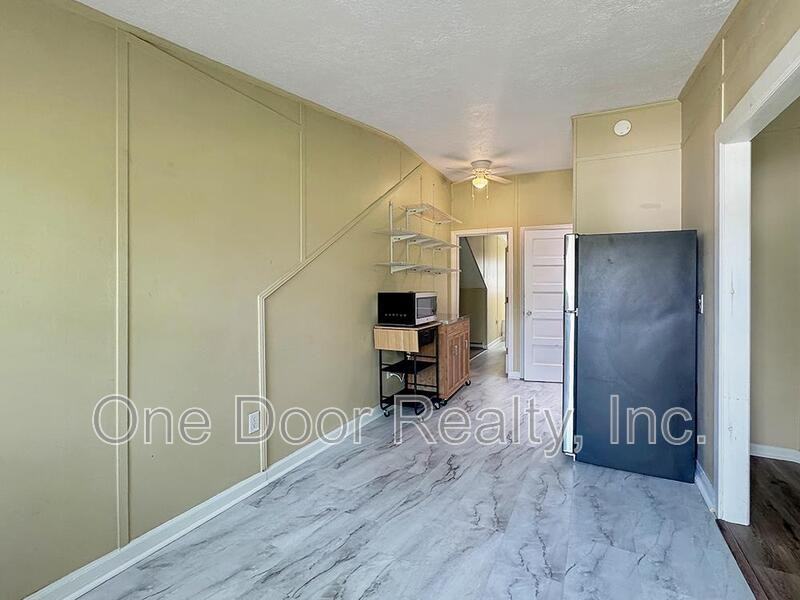 1107B Richmond Rd - Photo 5 of 17