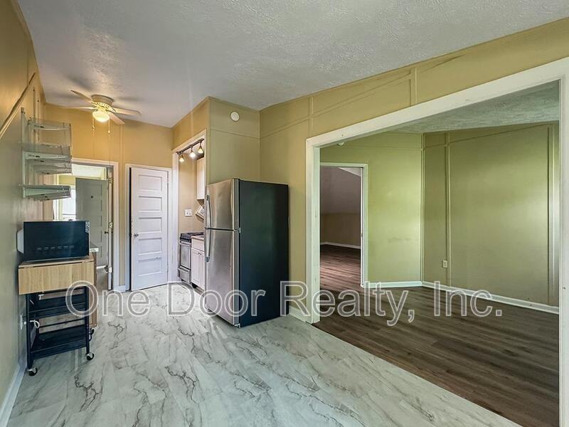 1107B Richmond Rd - Photo 6 of 17