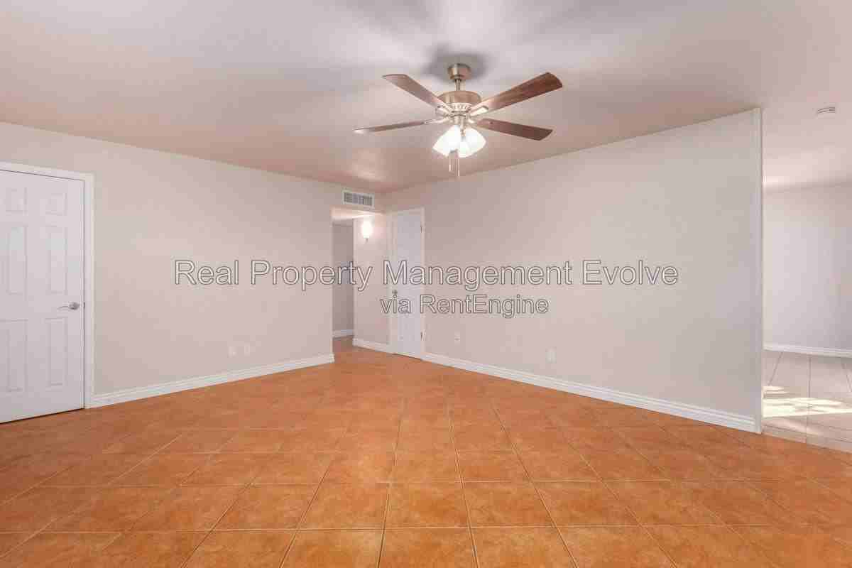 5438 S 46th Pl - Photo 3 of 10