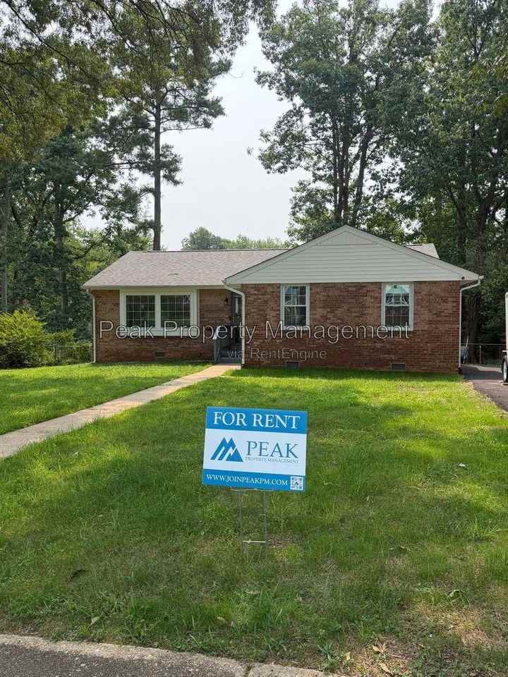2119 Woodmont Dr - Photo 2 of 10