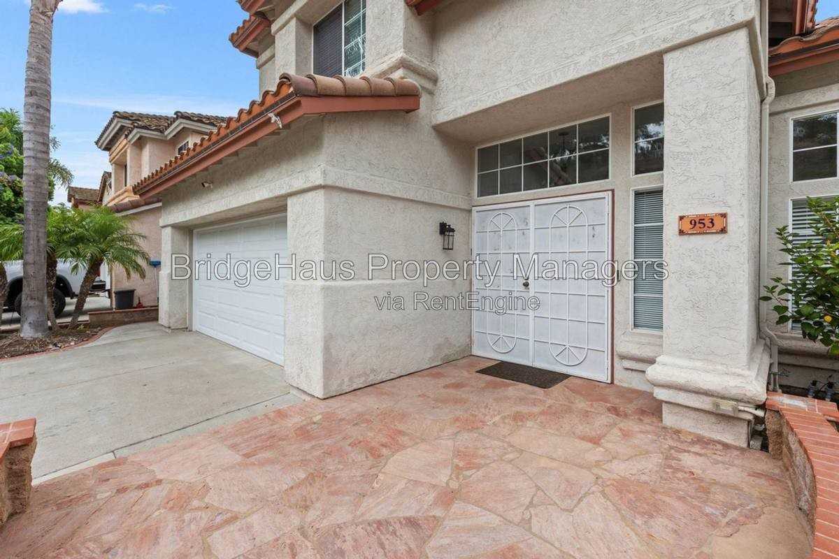 953 Gallery Dr - Photo 2 of 10