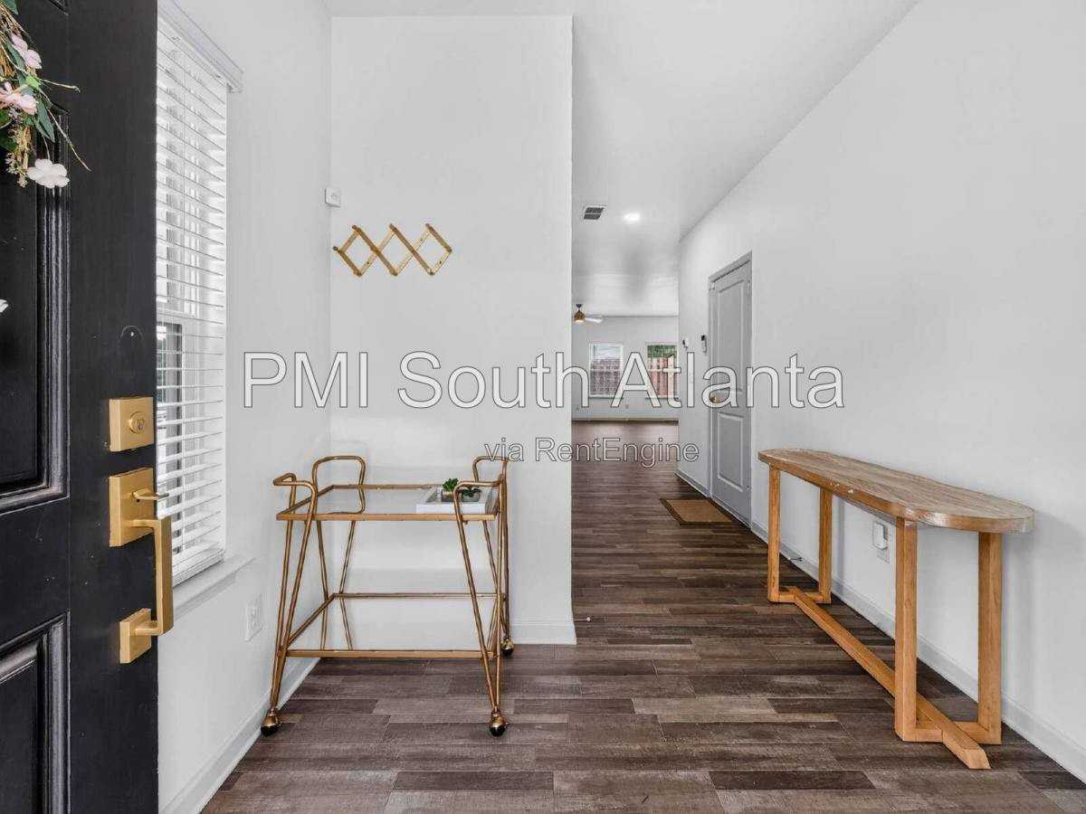 4925 Lower Elm St - Photo 3 of 10