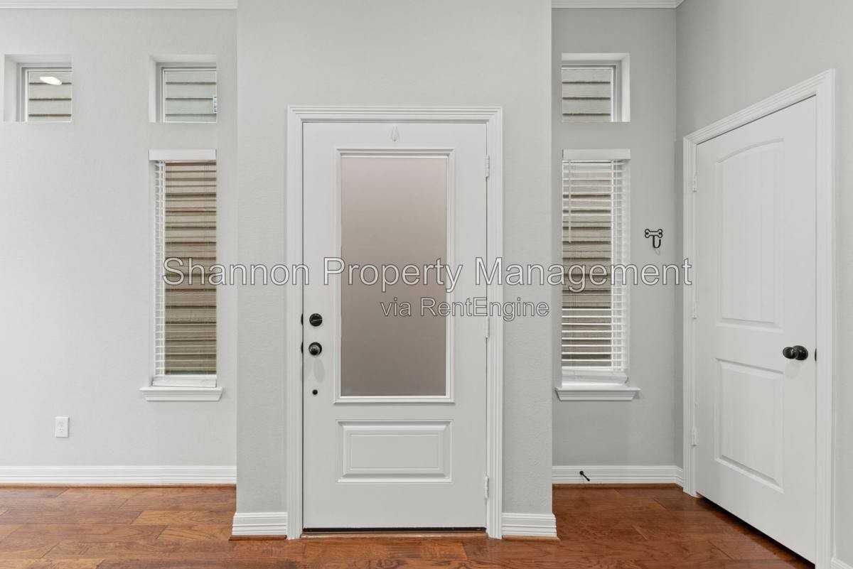 5936 Kiam St - Photo 3 of 10