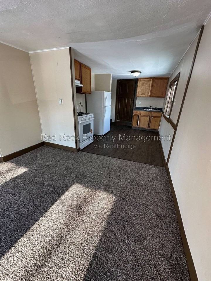 171 1 2 Linn St - Photo 2 of 10