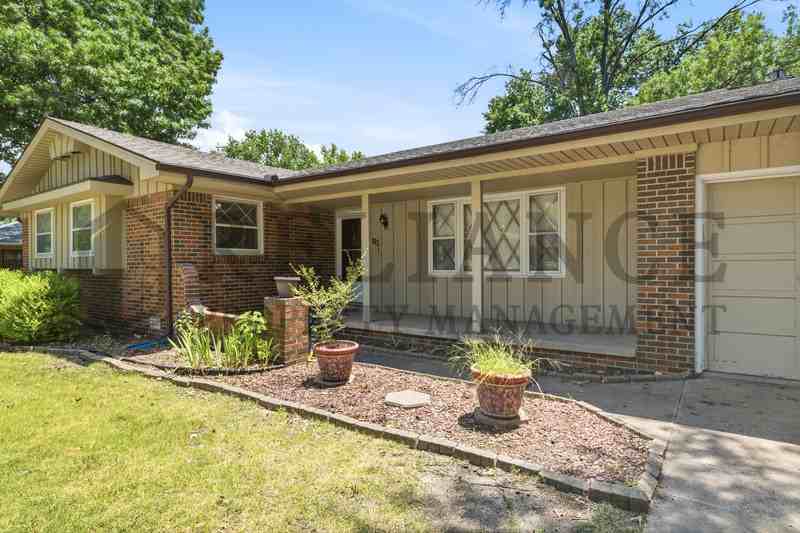 8115 E Mockingbird St - Photo 4 of 34