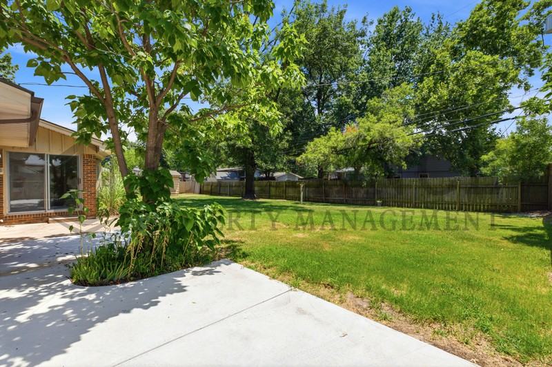 8115 E Mockingbird St - Photo 6 of 34