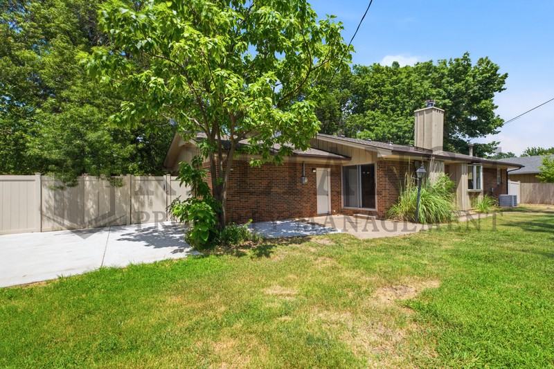 8115 E Mockingbird St - Photo 7 of 34