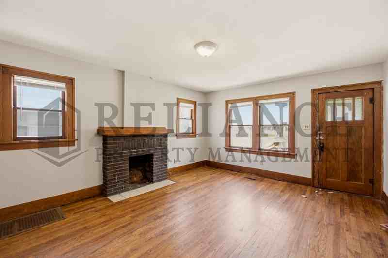 432 S Osage St - Photo 7 of 29
