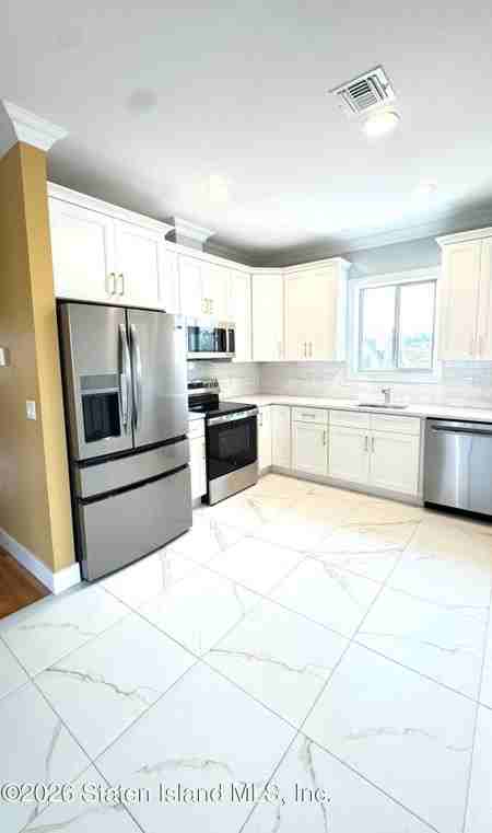 471 Stewart Ave ##2 - Photo 4 of 19