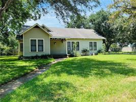 featured image of 629 W Henrietta Ave