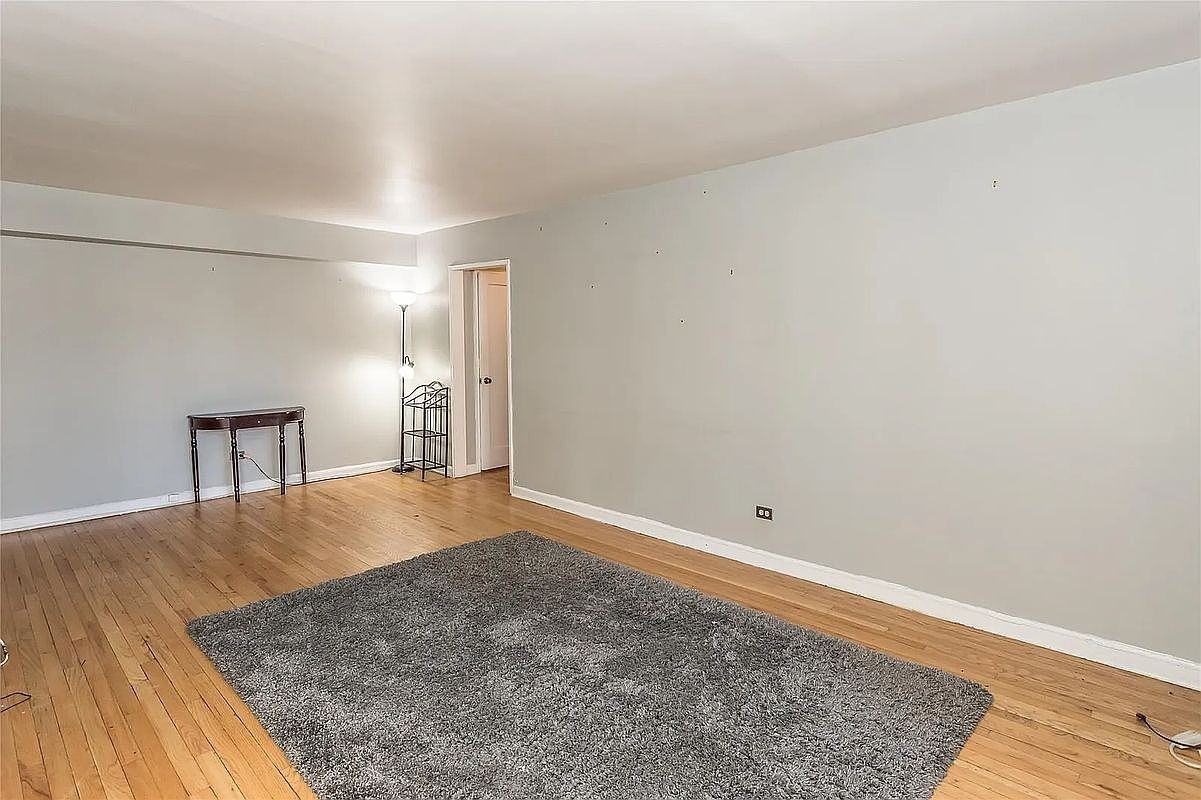6711 Yellowstone Blvd #2A - Photo 4 of 10