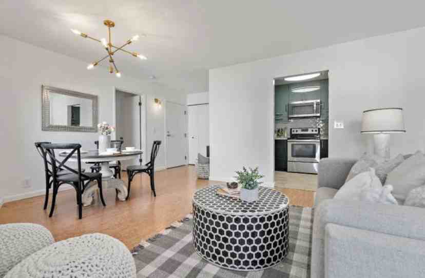 320 Peninsula Ave #412 - Photo 3 of 12