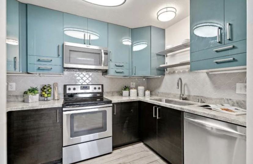 320 Peninsula Ave #412 - Photo 6 of 12