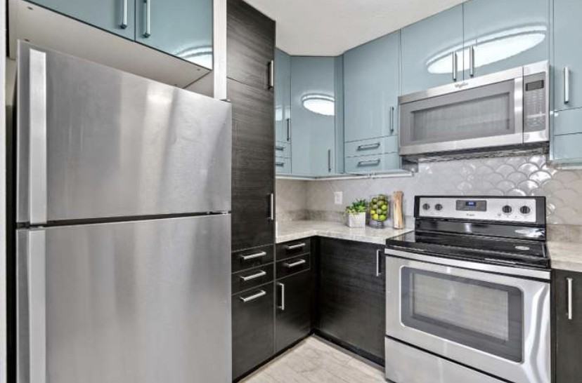320 Peninsula Ave #412 - Photo 7 of 12
