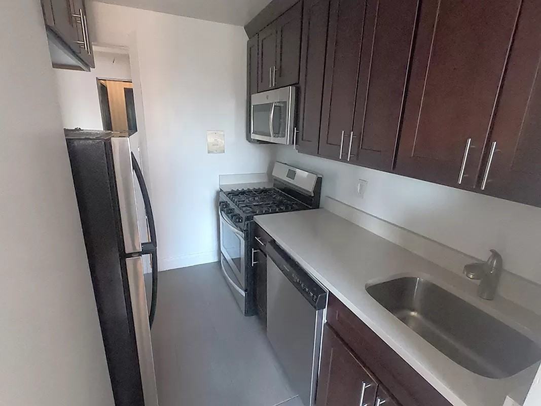 11146 76th Dr #5B - Photo 2 of 4