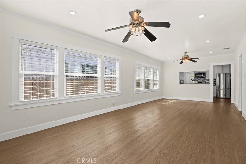417 S Grand Ave - Photo 5 of 26