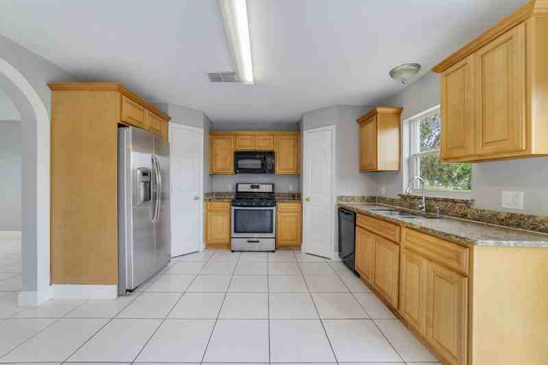 3170 Santa Cruz Dr - Photo 3 of 26