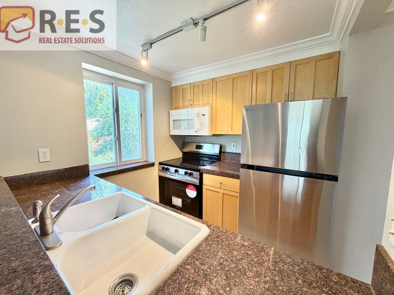 1125 N Washington St #301 - Photo 3 of 12
