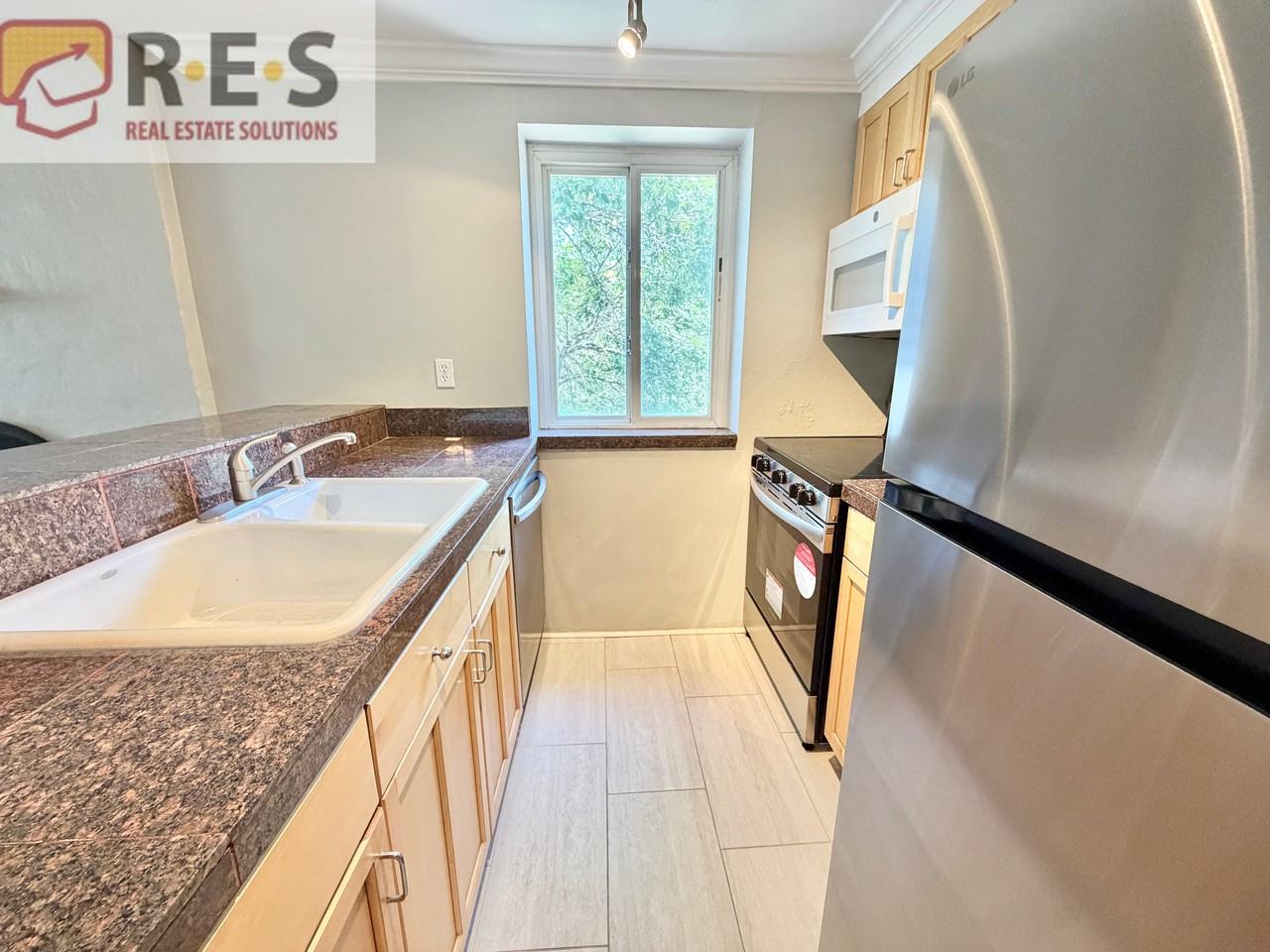 1125 N Washington St #301 - Photo 4 of 12