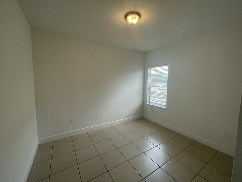 414 Columbia Ct - Photo 5 of 12