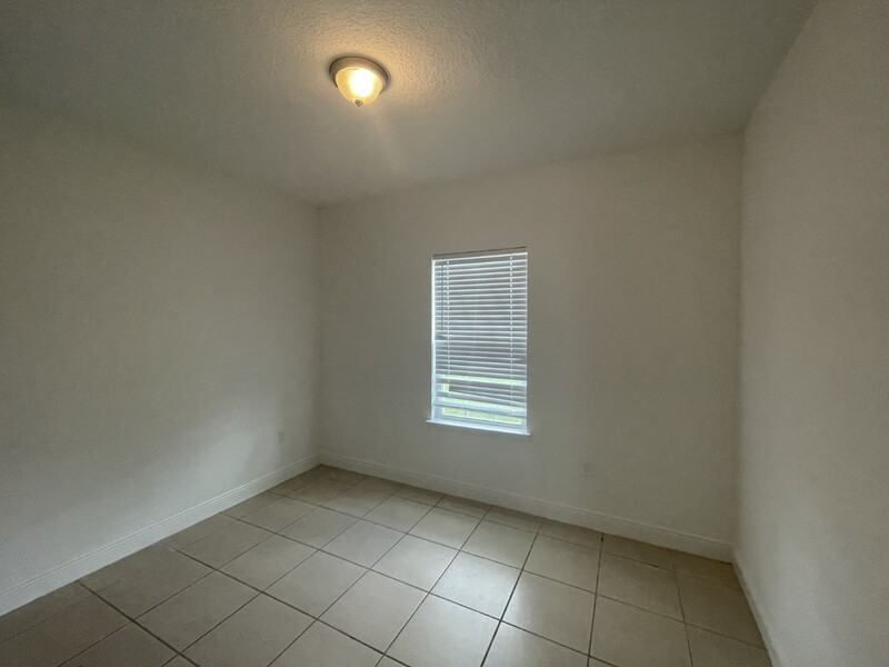414 Columbia Ct - Photo 7 of 12