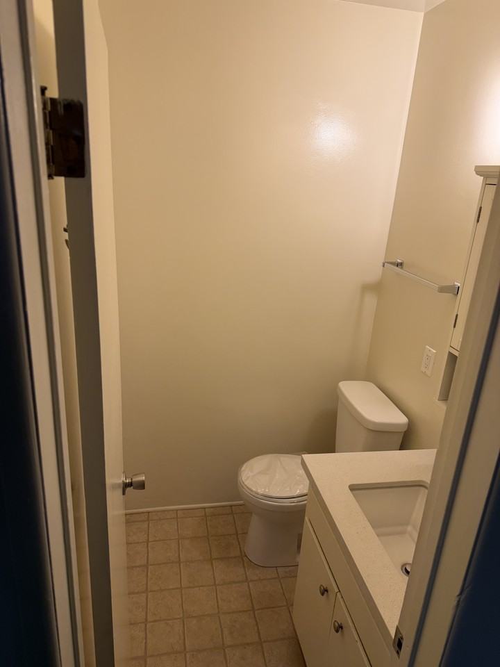 12520 Oxford Ave #B - Photo 3 of 10