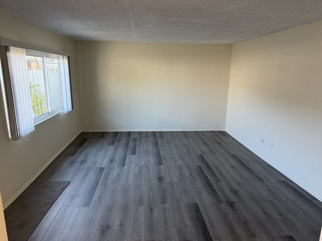 12520 Oxford Ave #B - Photo 6 of 10