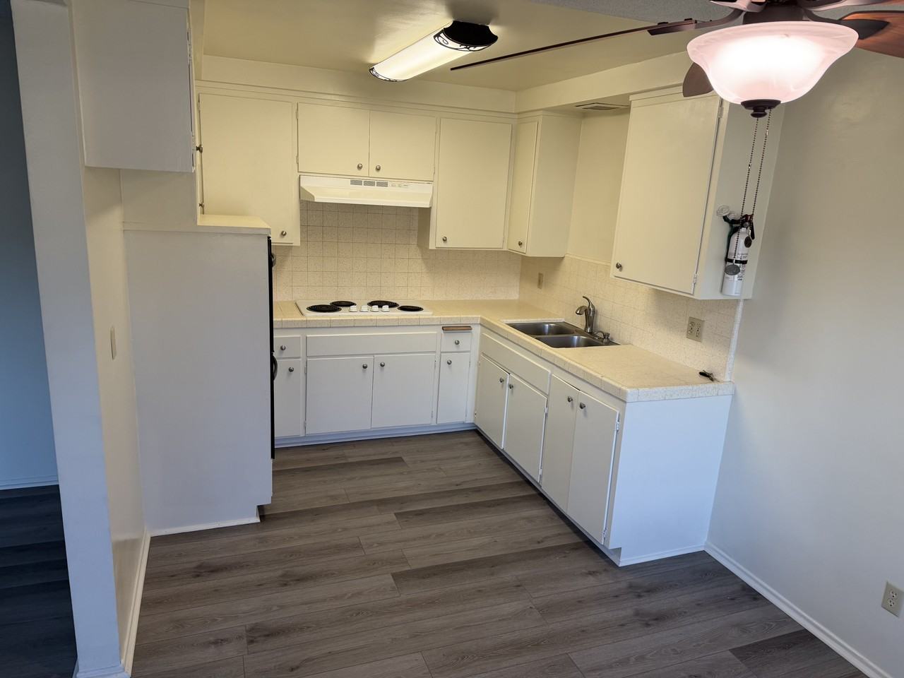 12520 Oxford Ave #B - Photo 7 of 10