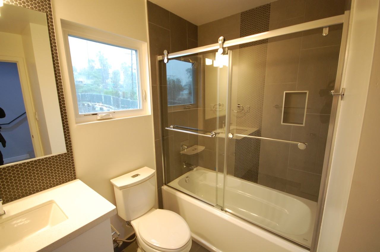 648 N Serrano Ave #1-2 - Photo 6 of 20