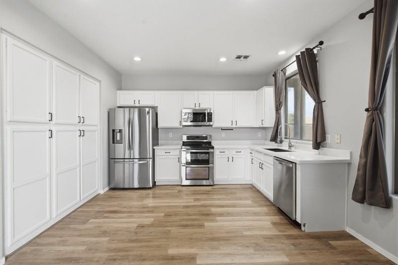851 S Fern Ct - Photo 6 of 25