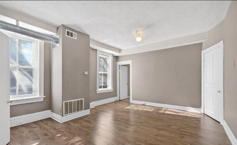 3005 S Compton Ave - Photo 2 of 19
