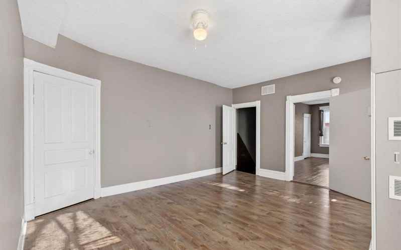 3005 S Compton Ave - Photo 3 of 19
