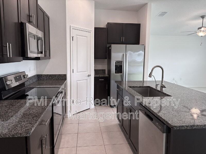 5487 Blue Azure Dr - Photo 5 of 33