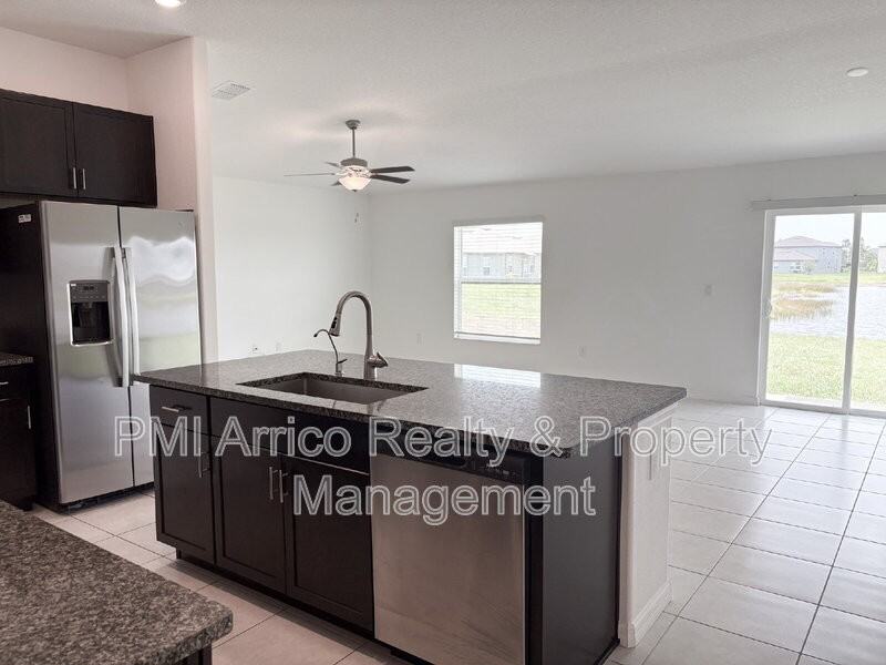 5487 Blue Azure Dr - Photo 7 of 33