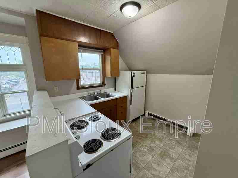 927 S Spring Ave #3 - Photo 6 of 20