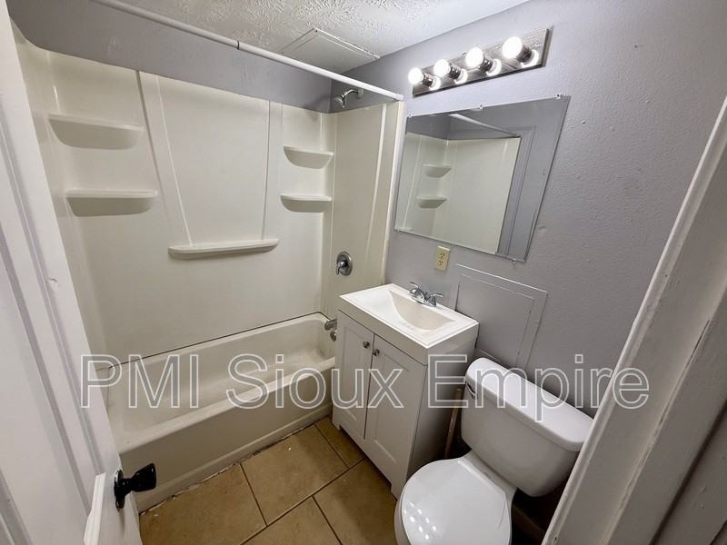 2600 S Duluth Ave - Photo 3 of 10