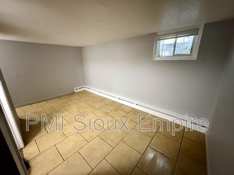 2600 S Duluth Ave - Photo 4 of 10
