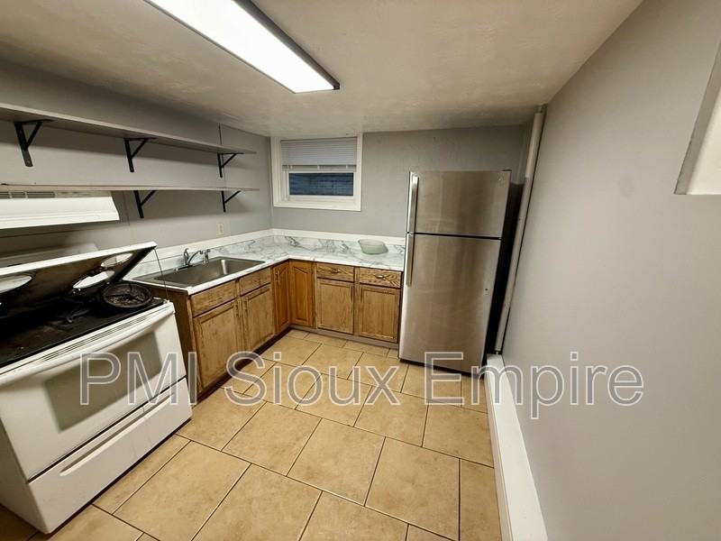 2600 S Duluth Ave - Photo 5 of 10