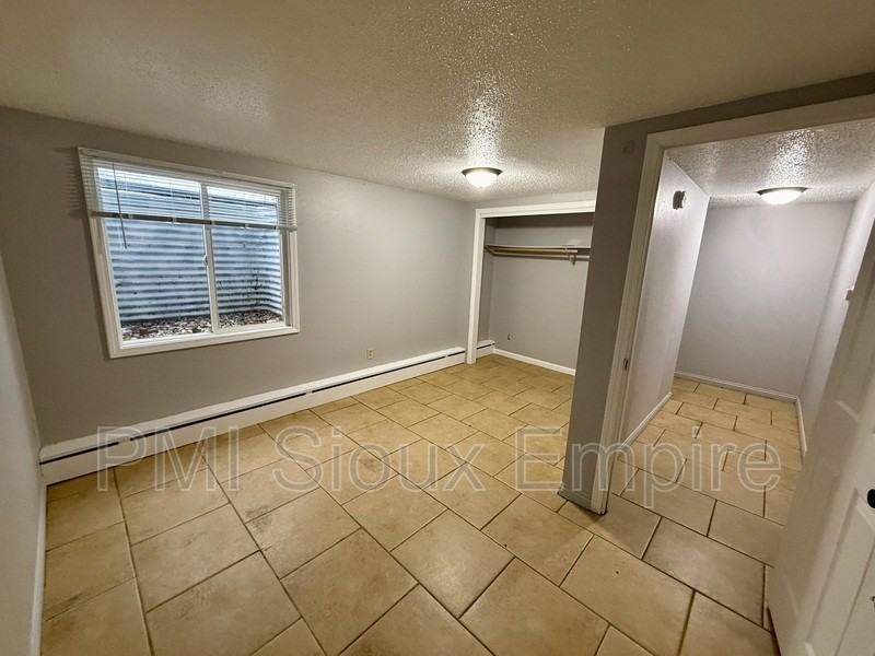 2600 S Duluth Ave - Photo 6 of 10