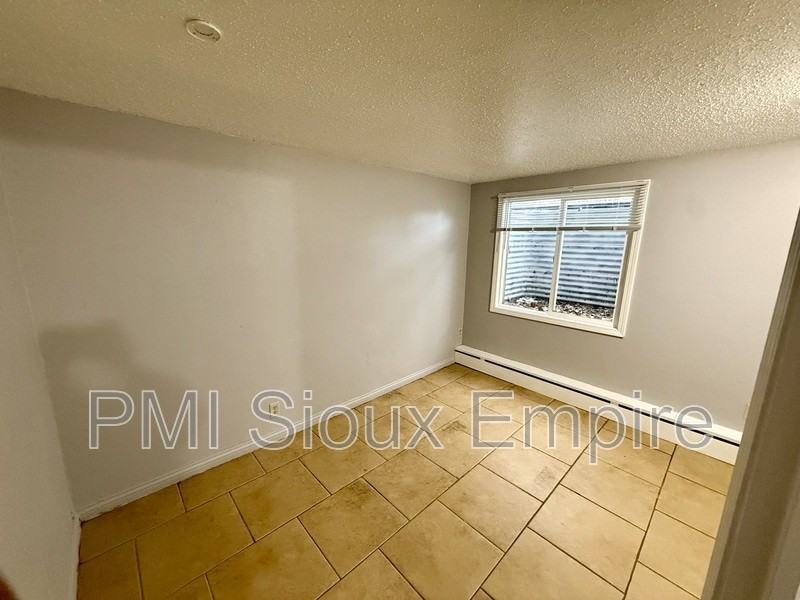 2600 S Duluth Ave - Photo 7 of 10