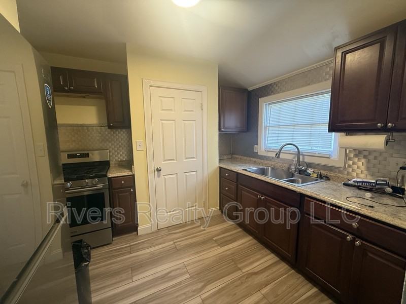 16555 W Parkway St - Photo 5 of 10